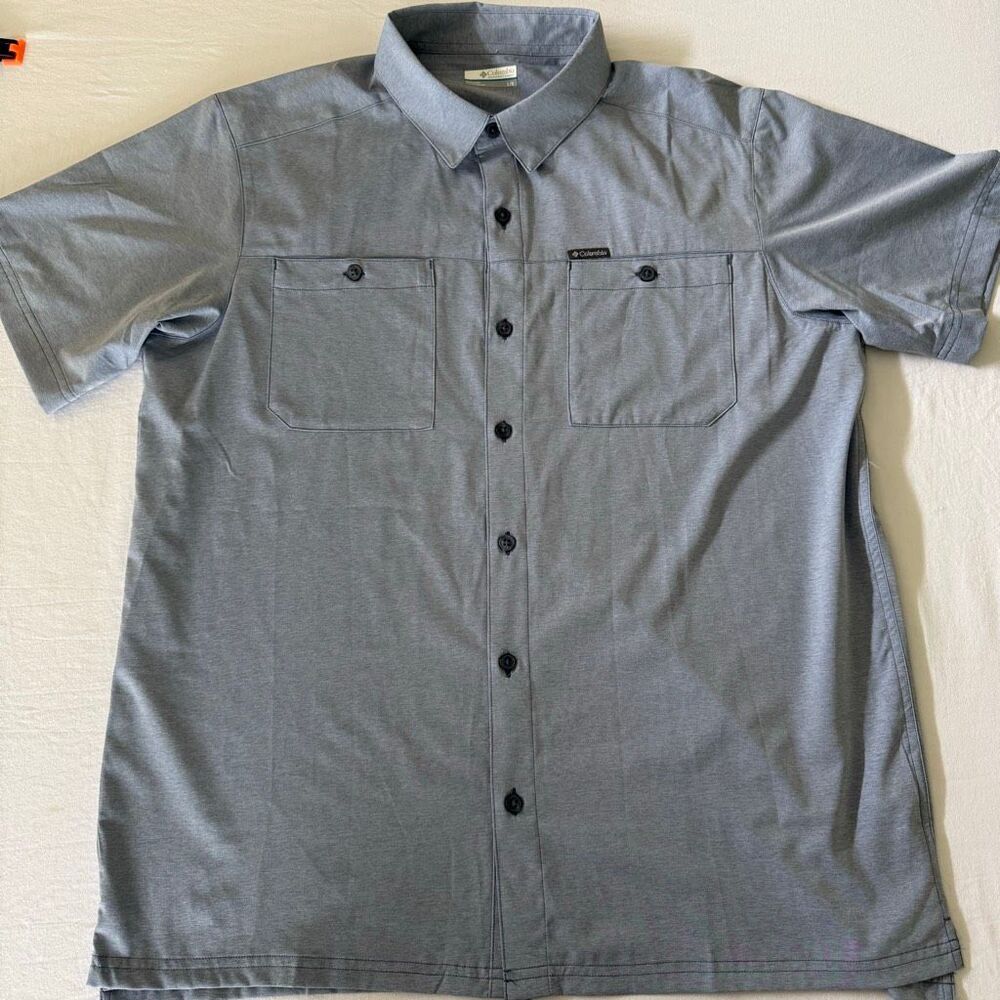 Columbia | Gray Lightweight Performance Button Up Shirt Dual Pockets | Men’s L